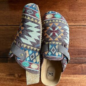 Women’s Dirty Laundry Mystify Brown Clog Size 10